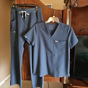 Figs Dark Harbor Scrub Set